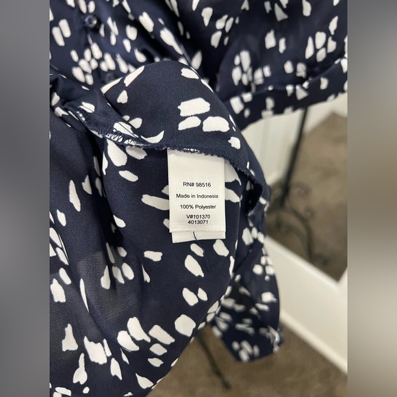 Coldwater Creek NWOT blue and White Floral Blouse - Picture 7 of 7